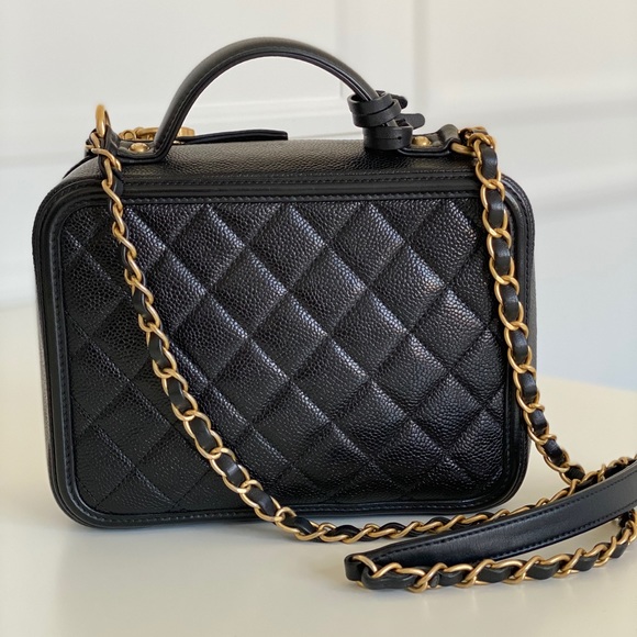 ❌SOLD❌Chanel vanity case - Picture 3 of 13